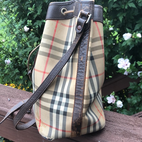 HP🎉Burberry Drawstring Bag🎊 10/21🎉 - Picture 3 of 16